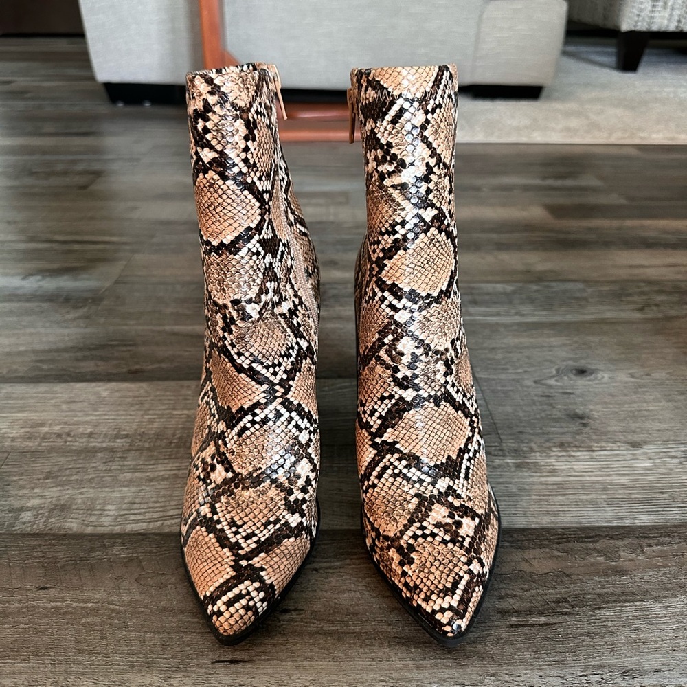 Lulus snakeskin boots, size 8